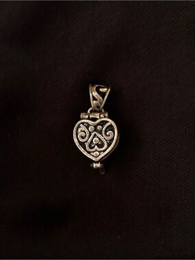 IBB Vintage 90s Heart Locket Prayer Box Pendant - Heart Filigree Design